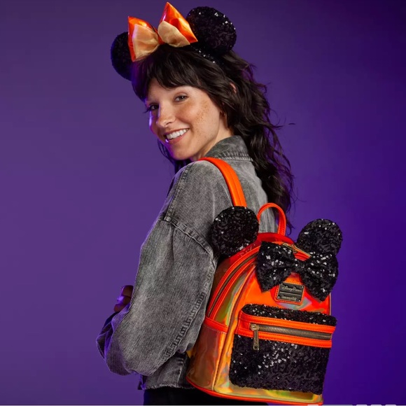 BNWT. DISNEY PARKS HALLOWEEN 2023 MINNIE MOUSE SEQUIN LOUNGEFLY - Picture 4 of 5